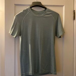 Lululemon t-shirt